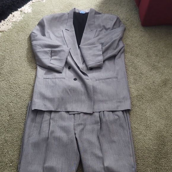 Suit - Picture 2 of 3